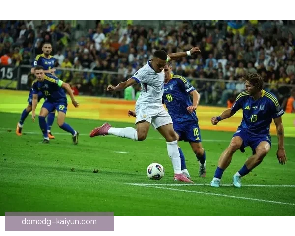 乌拉圭队比赛节奏稳健，攻防转换效率持续提升